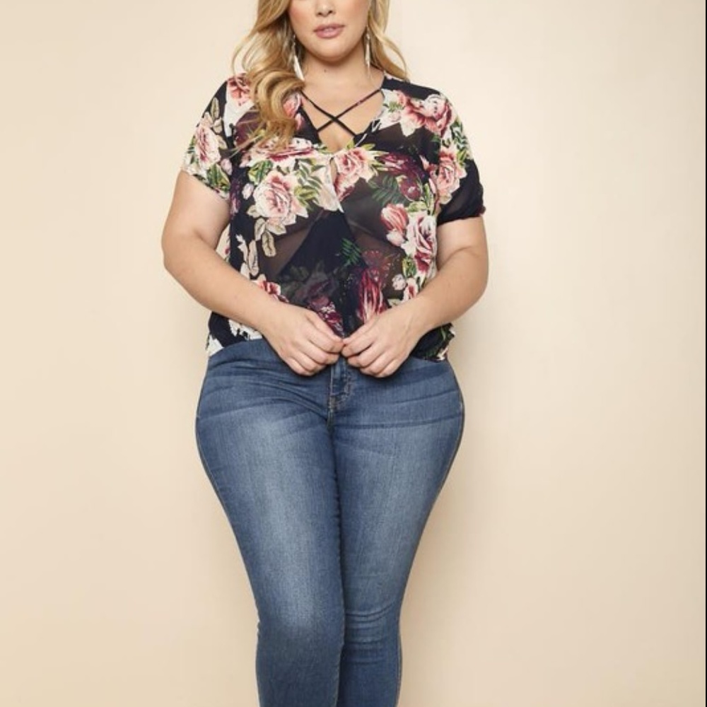 🎉HP🎉🆕🌸 Sheer Floral Cross Front Top - Picture 1 of 6